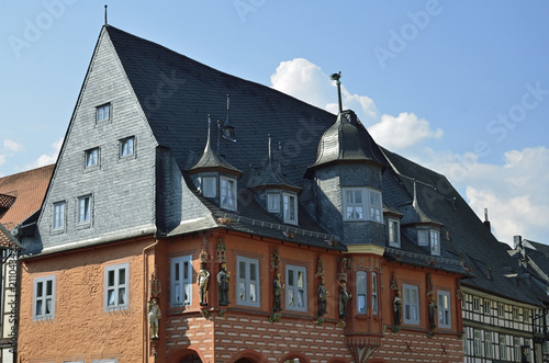Gildehaus Kaiserworth am Marktplatz in Goslar © traveldia