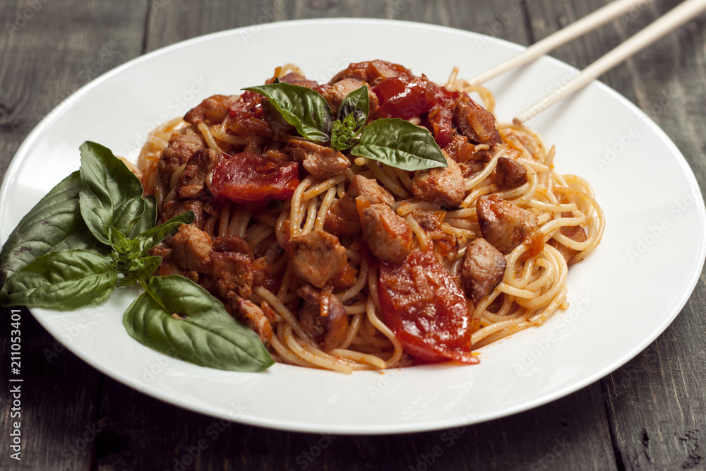 Spaghetti in tomato sauce with chicken