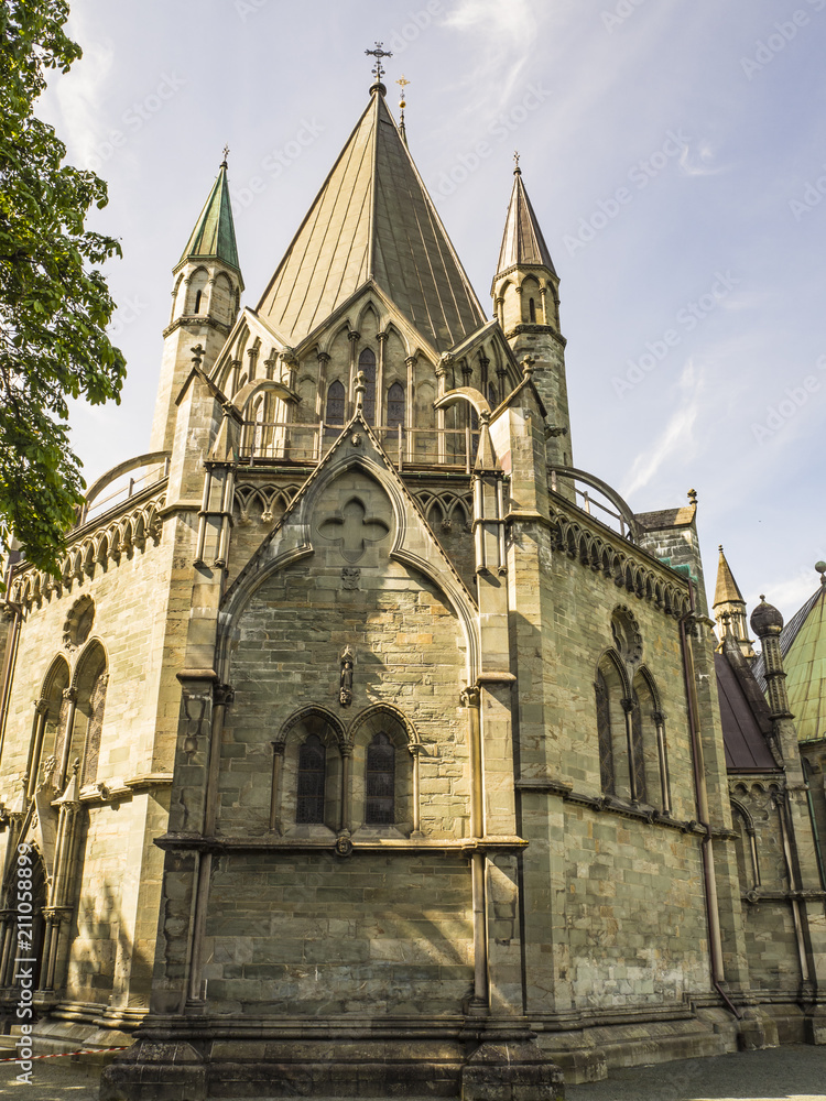 Catedral de Nidaros uno de los principales monumentos históricos noruegos, alcanzando categoría de icono cultural. Ha llegado a ser considerada como la obra maestra del gótico nórdico. Verano de 2017
