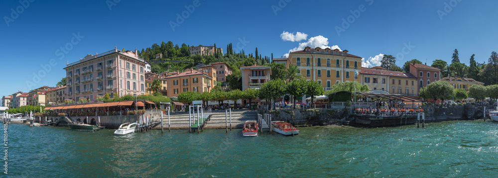 Bellagio, imbarcadero visto dal lago. Lago di Como