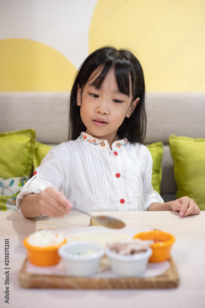 Asian Little Chinese Girl DIY mini pizza Asian Little Chinese Girl DIY mini pizza