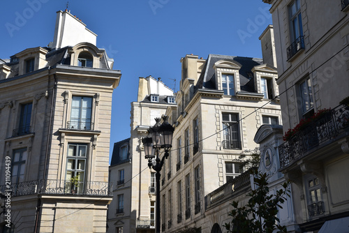 Immeubles place des Victoires à Paris, France