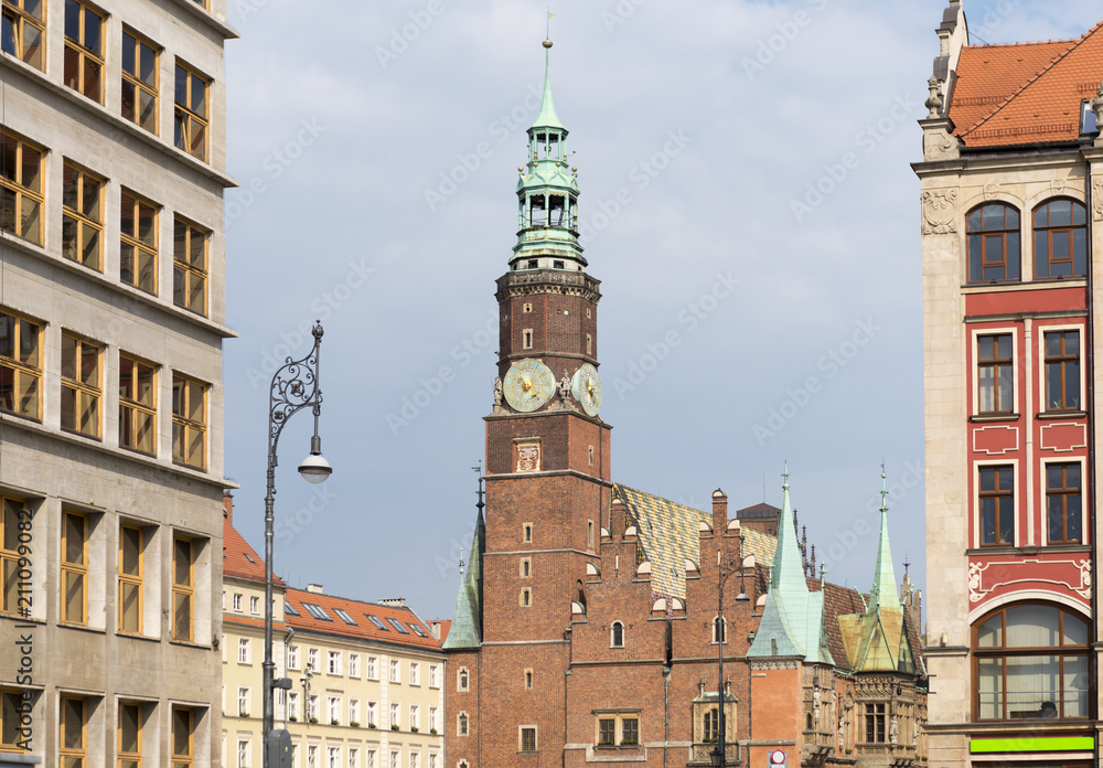 Obraz premium Polen, Wroclaw, Breslau, Blick vom Plac Solny auf das Rathaus