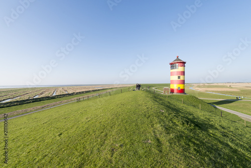 Deutschland,Niedersachsen,Krummhörn, der Leuchtturm von Pilsum. photo