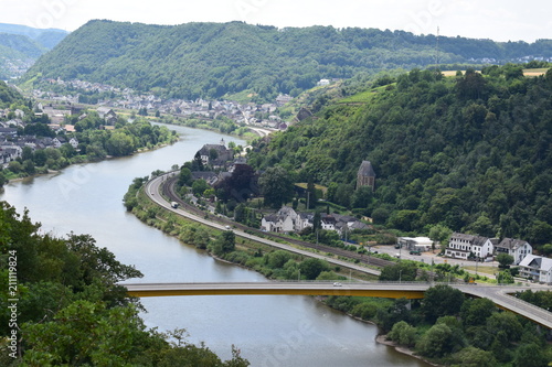 kurvige Moseltalstrecke mit Moselbrücke photo