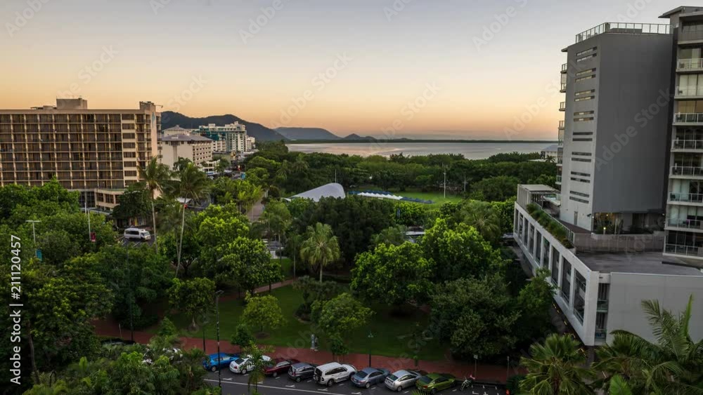 Sonnenaufgang Hotelbalkon Stadt mit Blick aufs Meer Zeitraffer