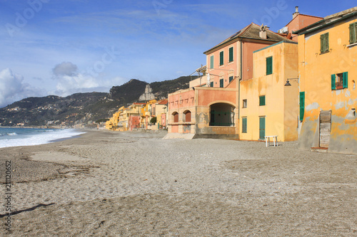 Schilderij op canvas ligurian house in the beach