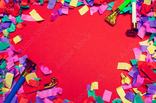 Photos Festive party decor and confetti on pink background
