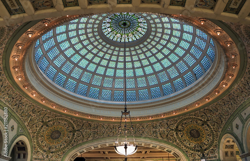 Photographie Chicago, Illinois, USA - June 22, 2018 - View of the interior and of the dome at the Chicago Cultural Center