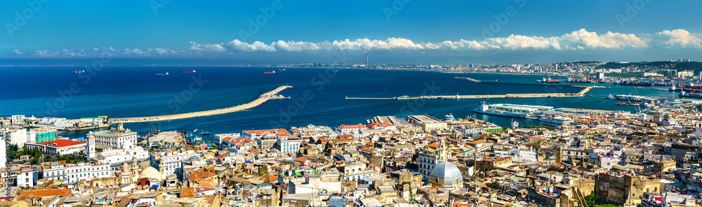 Naklejka premium Panorama centrum miasta Algier w Algierii