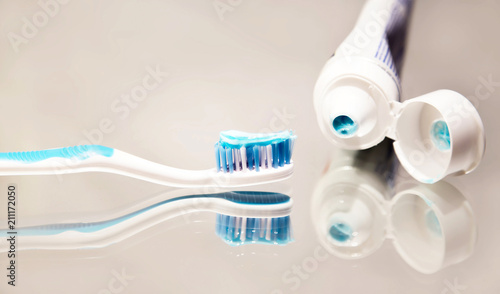 la brosse    dent bleue