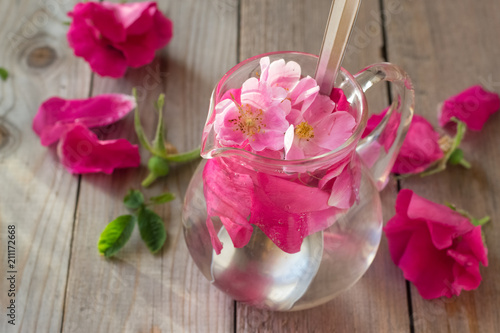 Bilde på lerret Rose infused water
