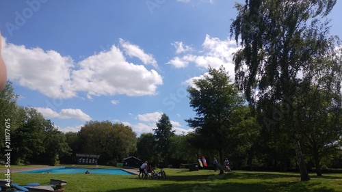 Parco urbano con piscina