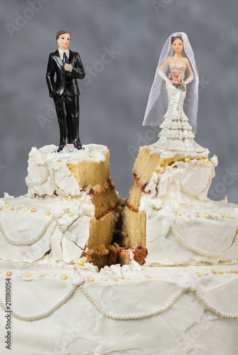 Bride and groom separated by future doubts and possible problems