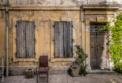 Fototapeta Naklejka Na Ścianę i Meble -  House with wooden shutters in St Remy de Provence, France