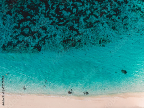 Top view of tropical beach with turquoise ocean water, aerial view © artifirsov