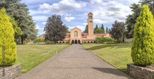 Εκτύπωση καμβά Mt. Angel Abbey and grounds Oregon.