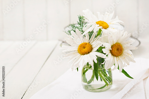 Fototapeta Naklejka Na Ścianę i Meble -  Bouquet of daisies in vase on a wooden white table