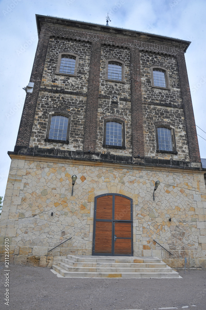 alte Fabrikhalle Bergbau Schacht Museum Aussichtspunkt Sandsteinmauer
