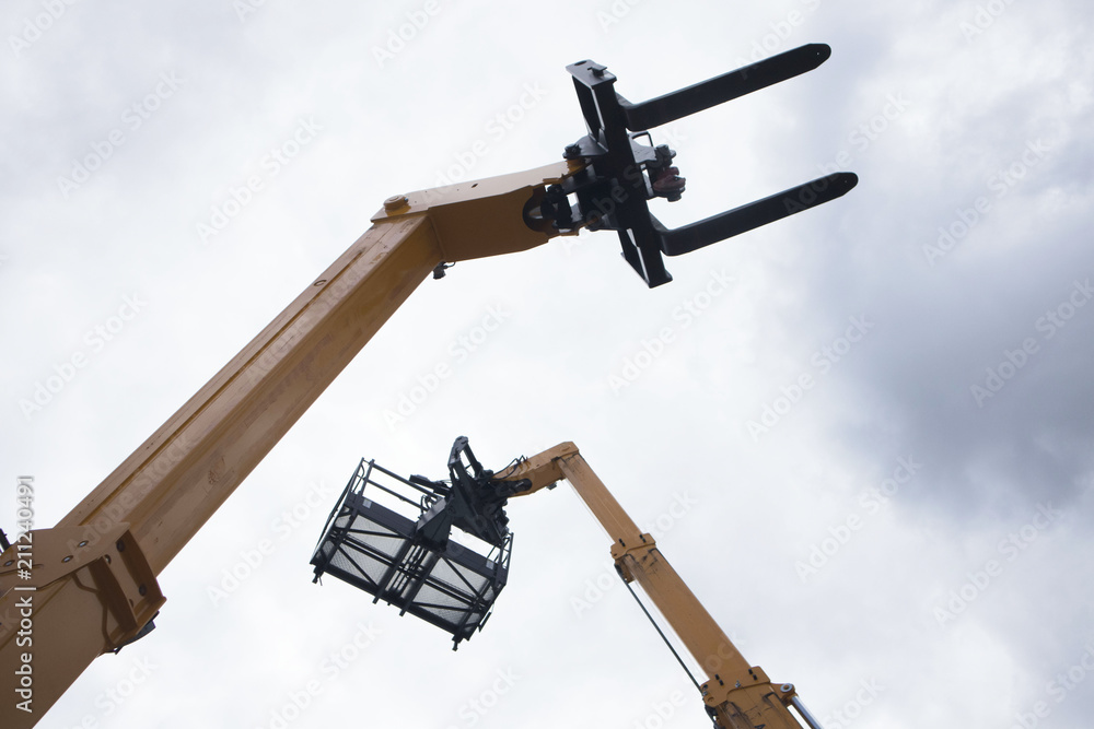 Front end loader bucket and hydraulic lift platform, construction industry, heavy machinery. lifting mechanism for lifting the person Front end loader bucket and hydraulic lift platform, construction industry, heavy machinery. lifting mechanism for lifting the person