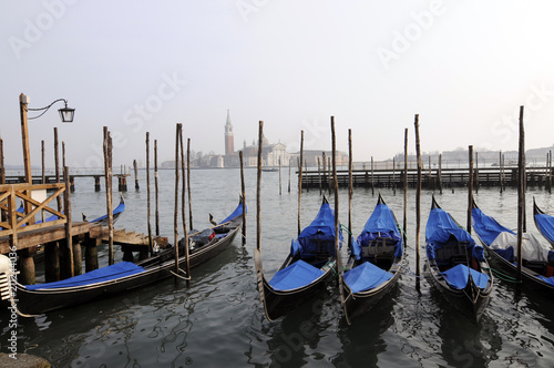 Gondeln, Venedig, Venetien, Italien, Europa ©  Egon Boemsch