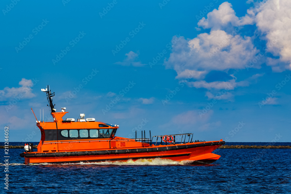Fototapeta premium Orange pilot boat in action