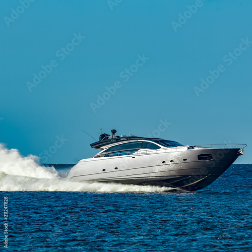 Grey motor yacht in move © InfinitumProdux