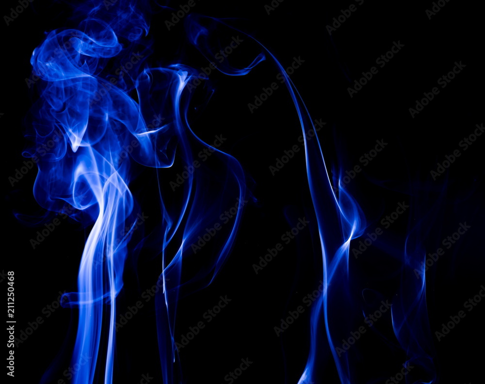 Obraz premium Blue smoke on black background