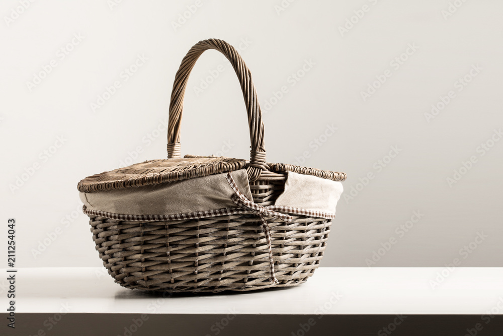 basket picnic weaver texture classic style for outdoor park