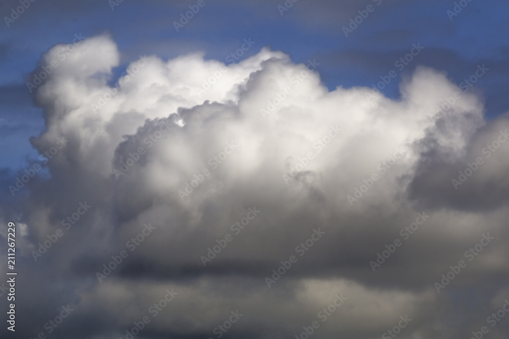 Fototapeta premium Nuage et ciel bleu