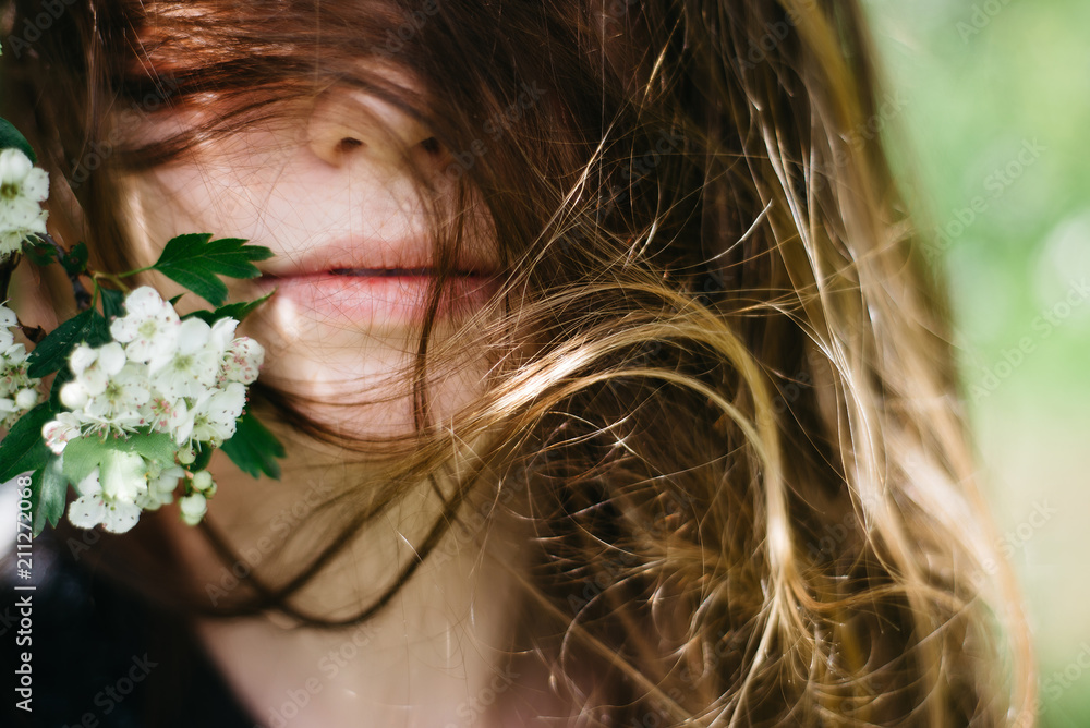 Naklejka premium Portrait of a girl with flowers.