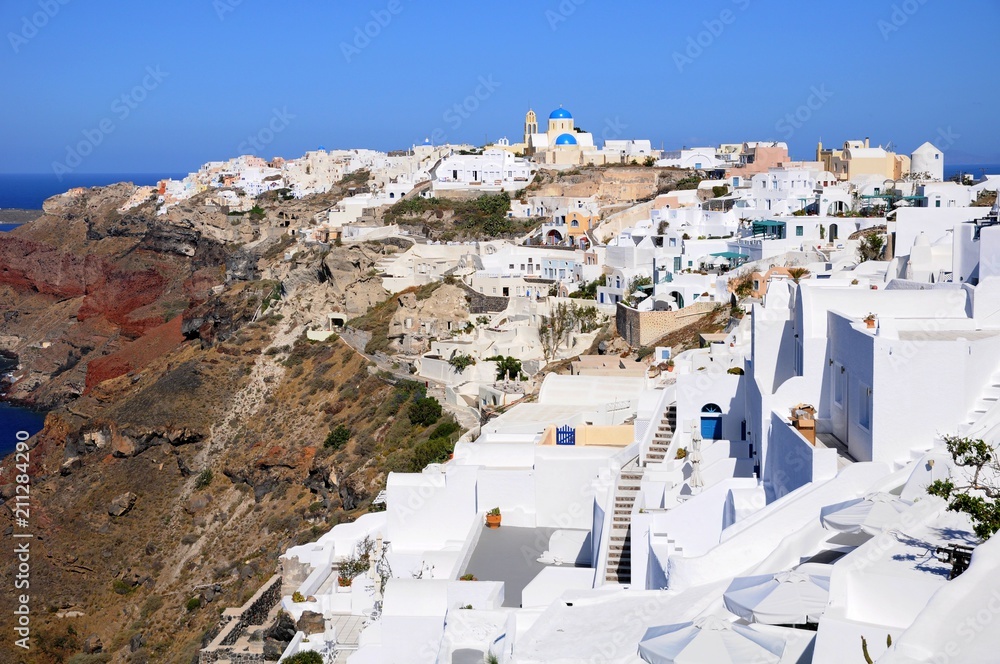 Naklejka premium Famous stunning view of white architectures and colors above the volcanic caldera in the village of Oia in Santorini island, Greece