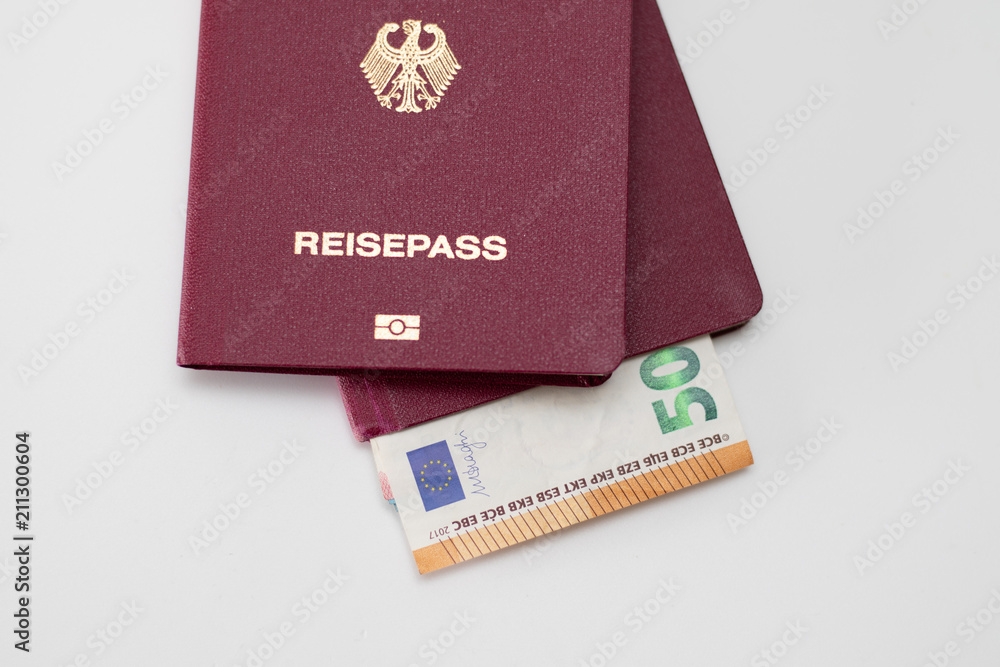 50 Euro Geldschein in einem deutschen Reisepass als Urlaubskasse 50 Euro Geldschein in einem deutschen Reisepass als Urlaubskasse
