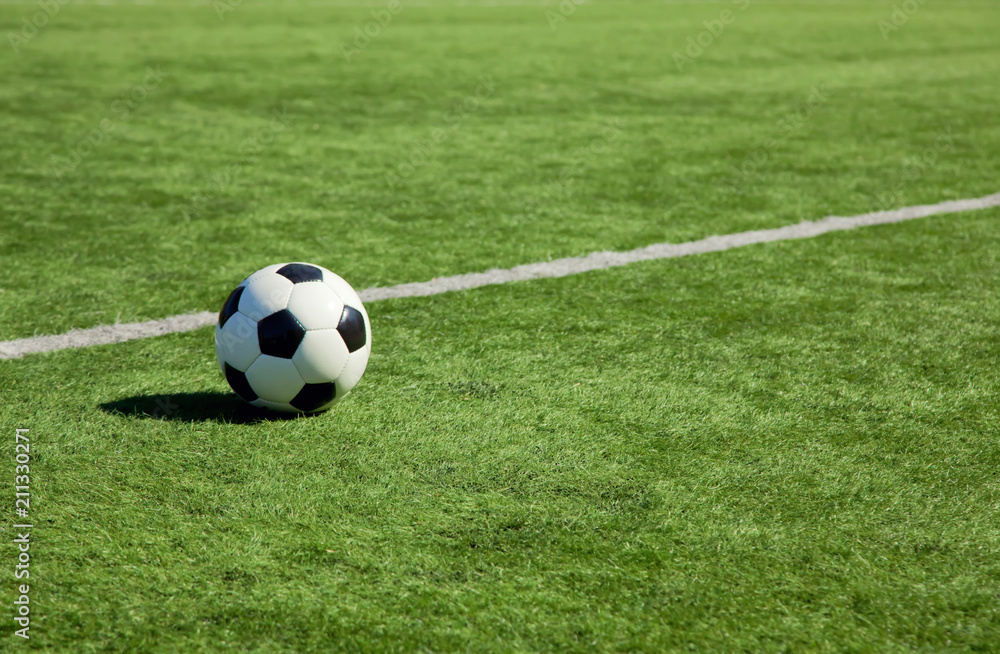 Ball auf dem Fussballplatz