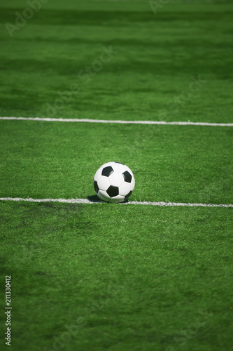 Piłka na boisku piłkarskim