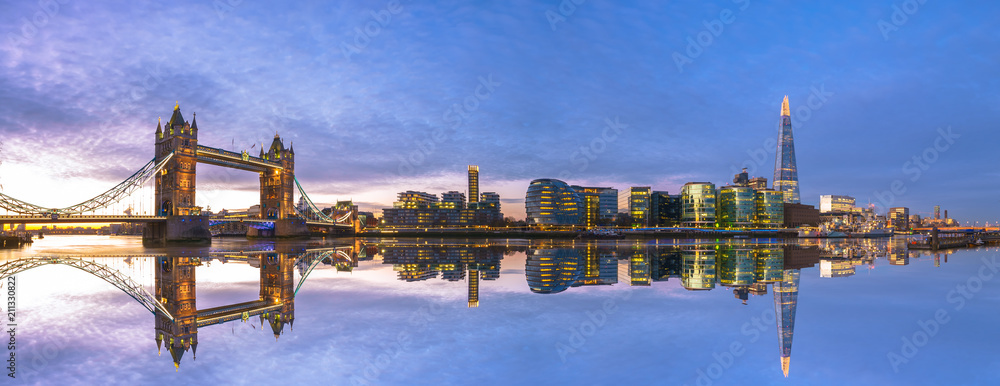 Obraz premium Panorama of London with Tower bridge and reflection in London,England