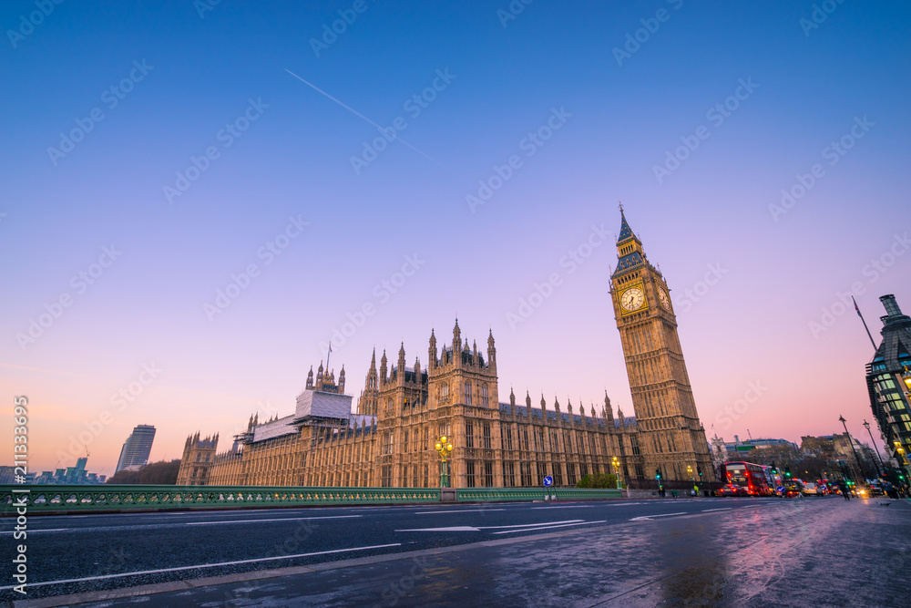 Fototapeta premium Westminster parliament and Big Ben in London, England