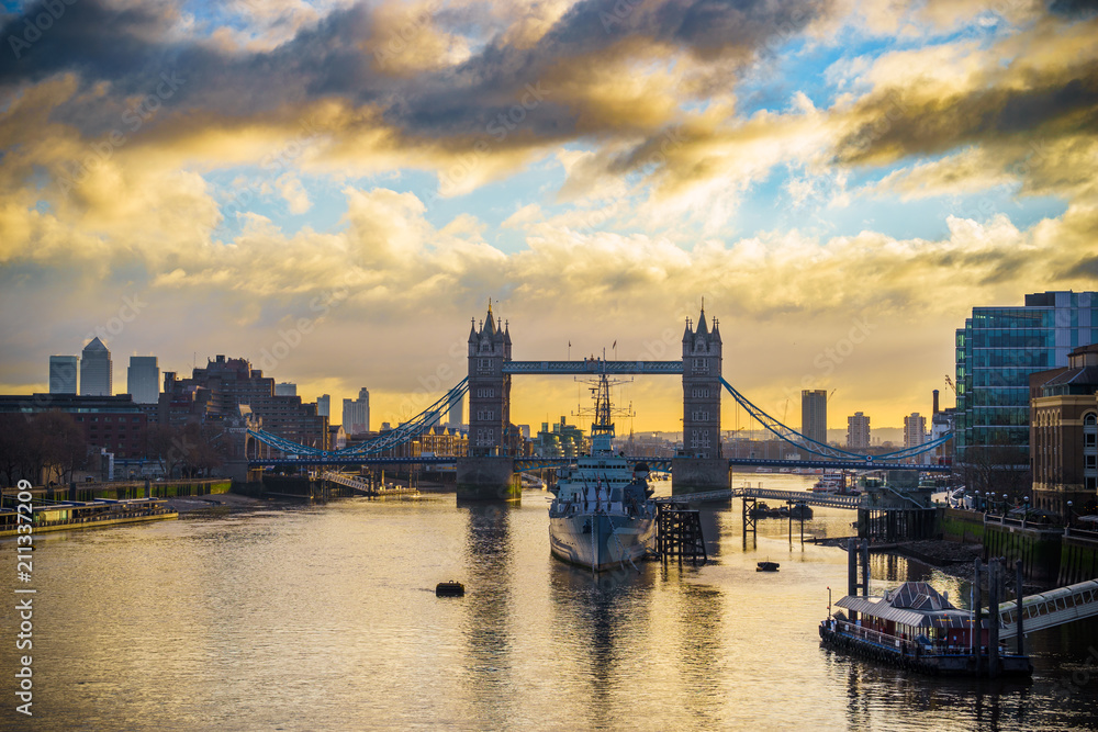 Naklejka premium Tower Bridge at colorful sunrise sky in London, England