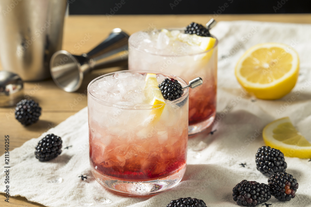 Φωτογραφία Alcoholic Blackberry Gin Bramble Cocktail