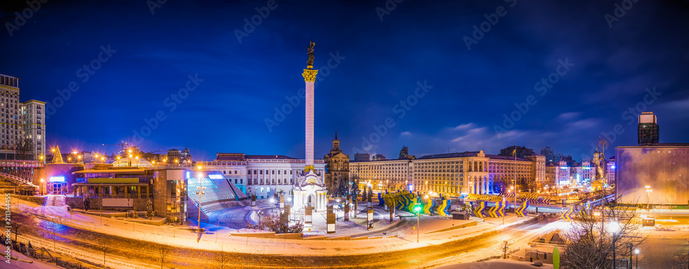 Fototapeta premium Panorama placu Niepodległości w Kijowie na Ukrainie