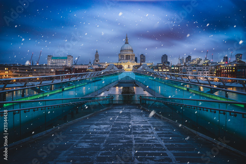 Photography Millenium bridge on a cold winter morning with falling snow, London, United King