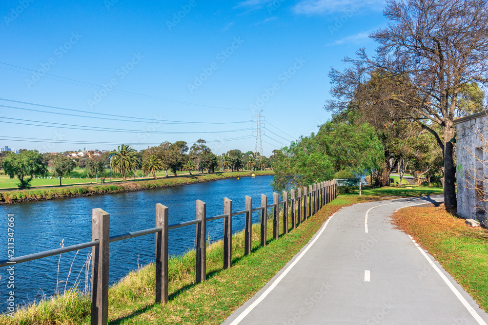 Walking path and cycling trail along the beautiful Maribyrnong River. Melbourne, VIC Australia.