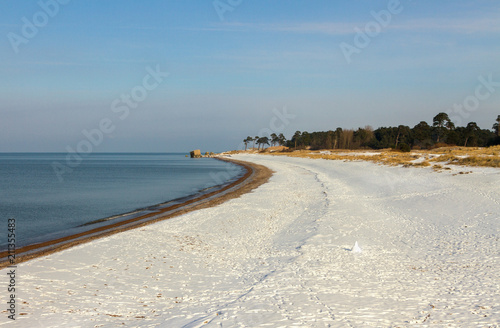 Fototapeta Naklejka Na Ścianę i Meble -  Winter on shore of the Baltic sea.