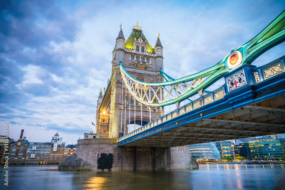 Obraz premium Tower Bridge at blue hour