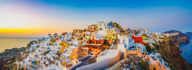 Wandcirkels Santorini Zonsondergang boven Oia Santorini  © Pawel Pajor