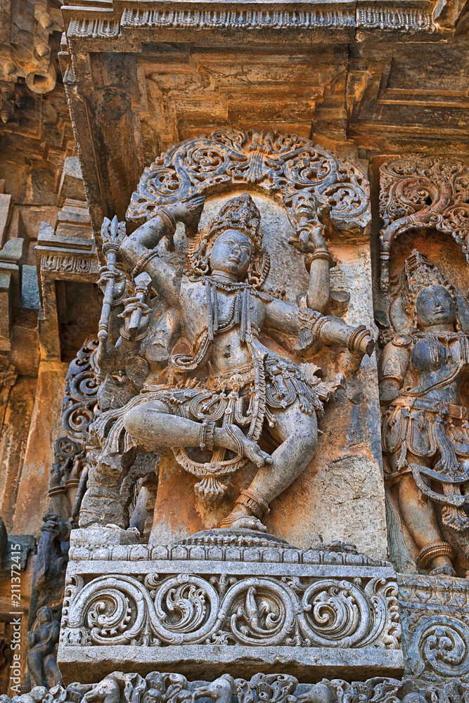 Sculpture of dancing Shiva, west side walls, Hoysaleshwara temple, Halebidu, Karnataka. view from West.