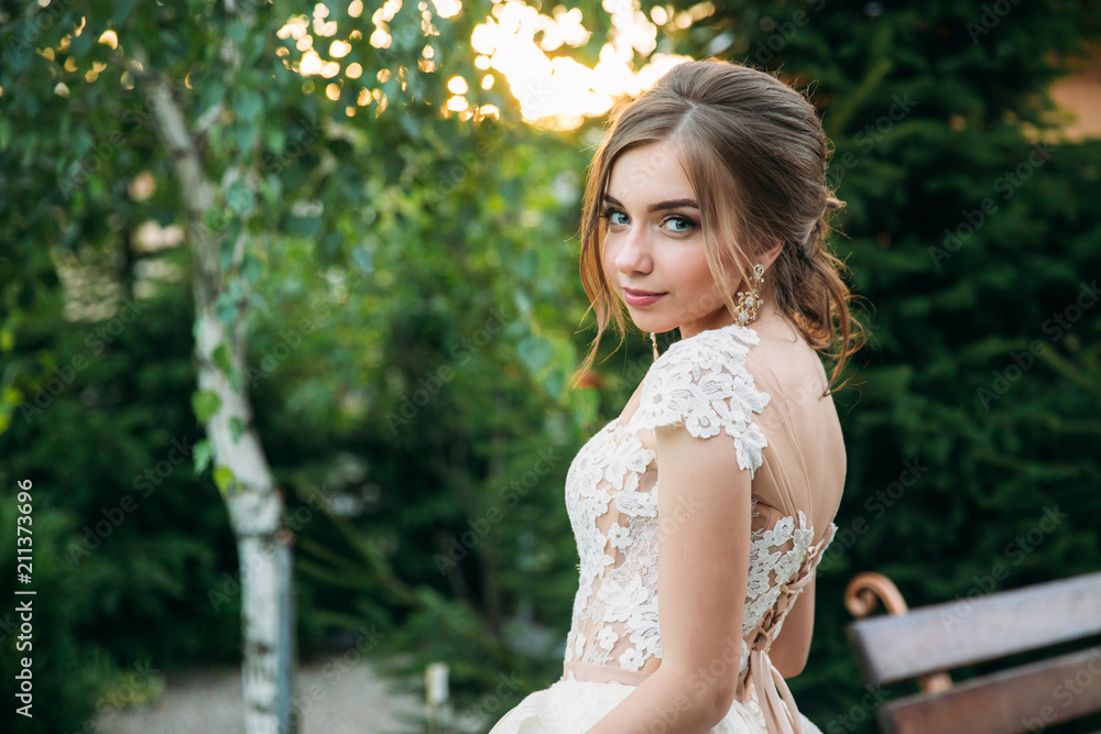 Naklejka premium Girl in wedding dress. Beautiful girl in garden