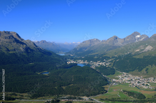 Fototapeta Naklejka Na Ścianę i Meble -  Swiss Alps: The panoramic view from Muotas Muragl to the glacier lakes in the upper Engadin | Die Panorama-Aussicht vom Muotas Muragl über die Oberengadiner Gletscherseen
