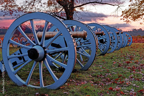 Tableau sur toile Valley Forge Cannons at Sunrise