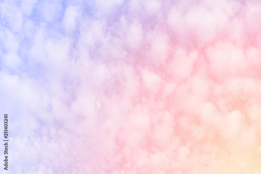 Obraz premium słońce i chmury w tle w pastelowych kolorach